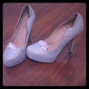 Silver pumps